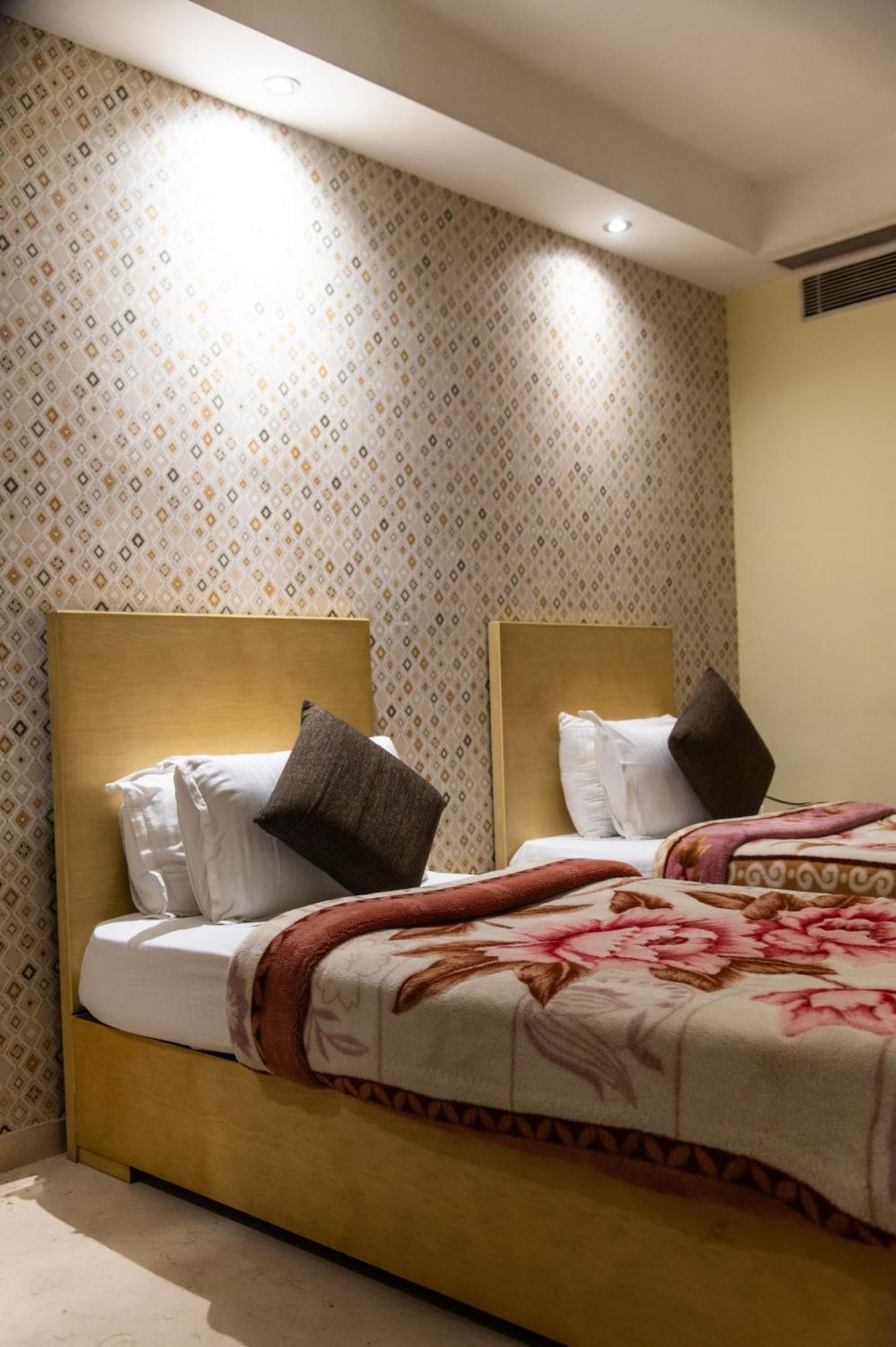 Mayur Hotel Нью-Дели Экстерьер фото