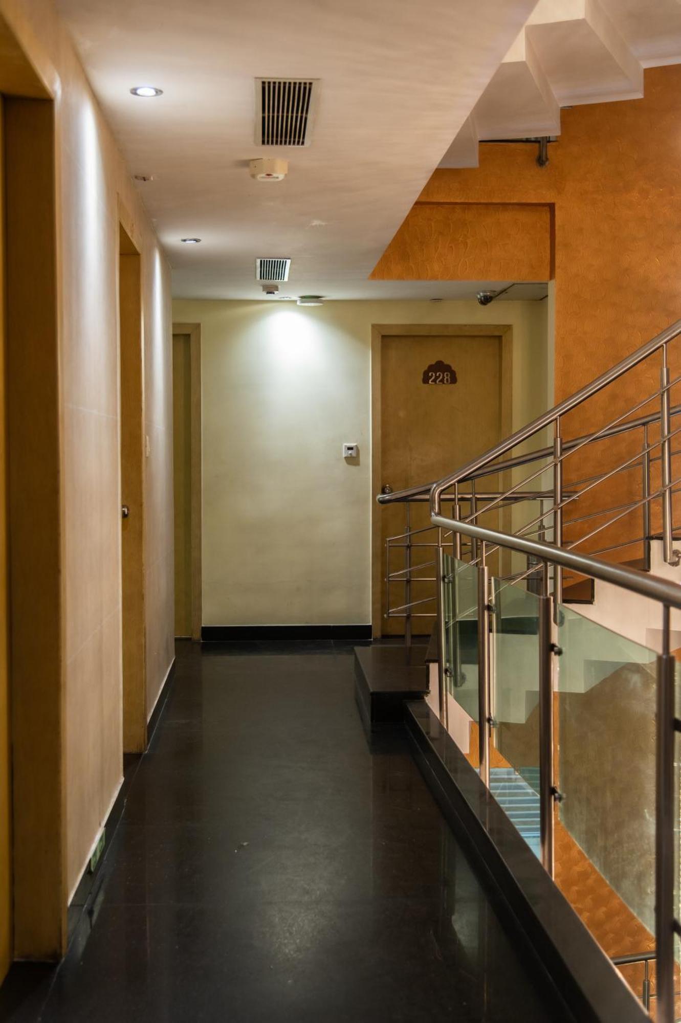 Mayur Hotel Нью-Дели Экстерьер фото
