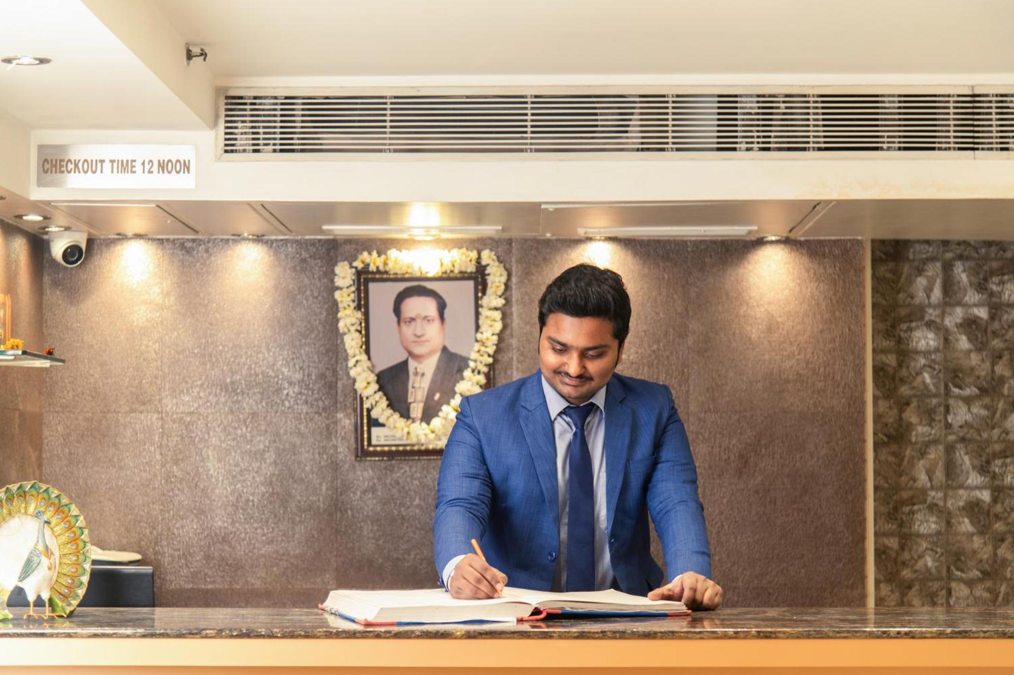 Mayur Hotel Нью-Дели Экстерьер фото