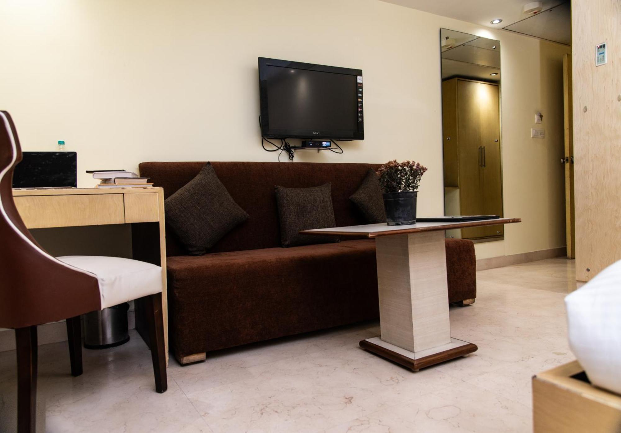 Mayur Hotel Нью-Дели Экстерьер фото