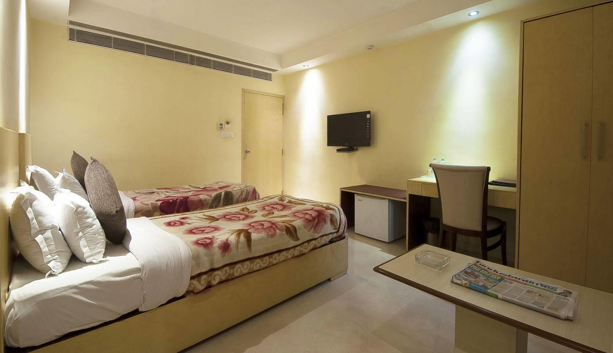 Mayur Hotel Нью-Дели Экстерьер фото