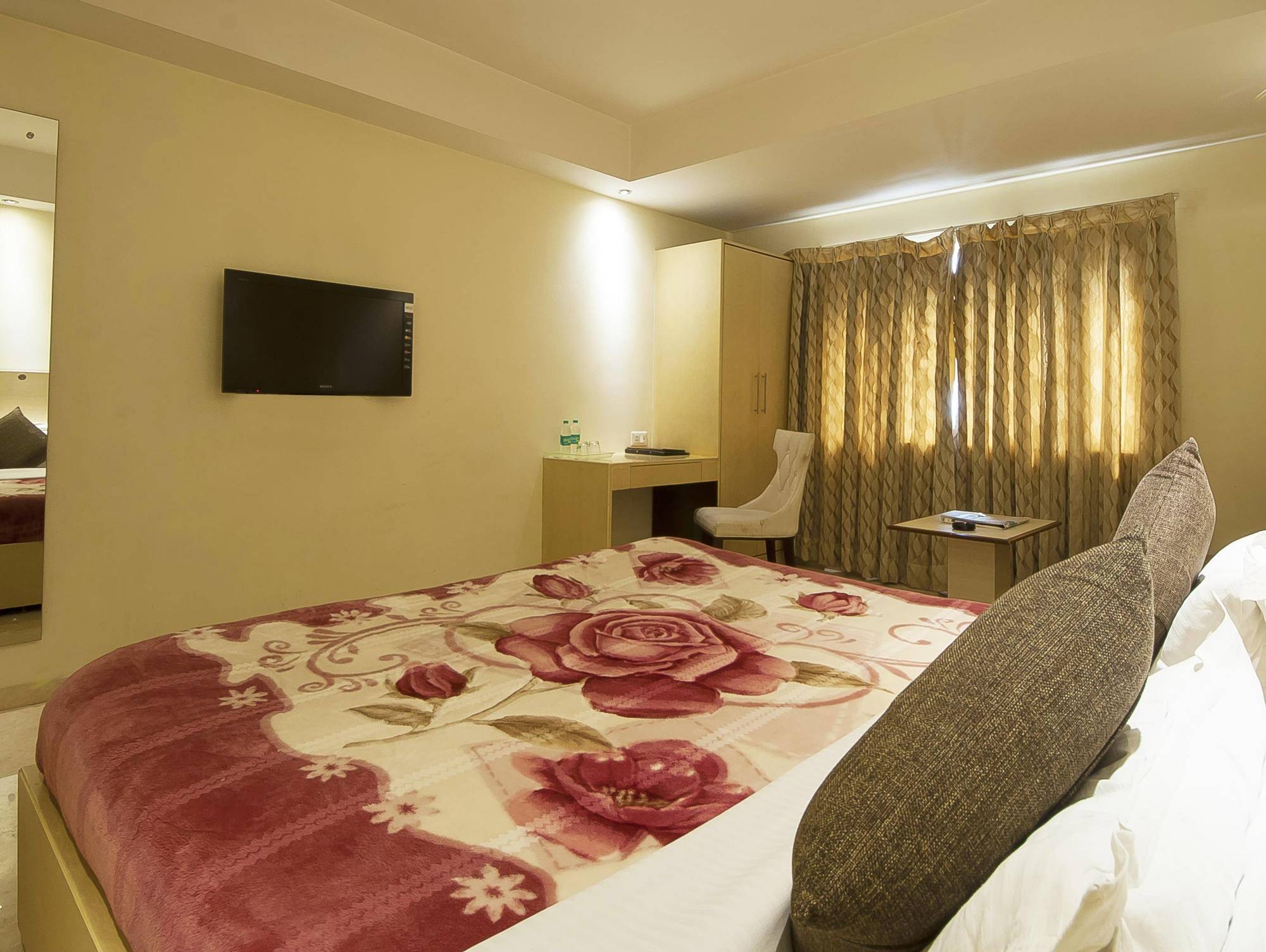 Mayur Hotel Нью-Дели Экстерьер фото